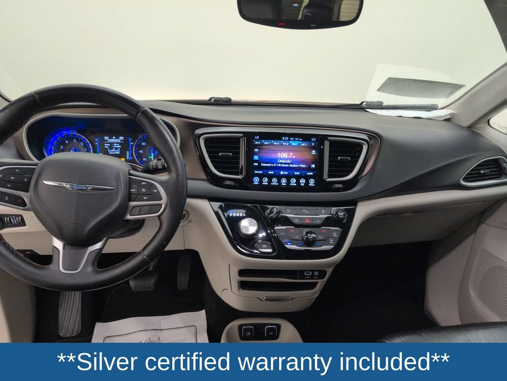 Used 2017 Chrysler Pacifica Touring-L FWD image 7