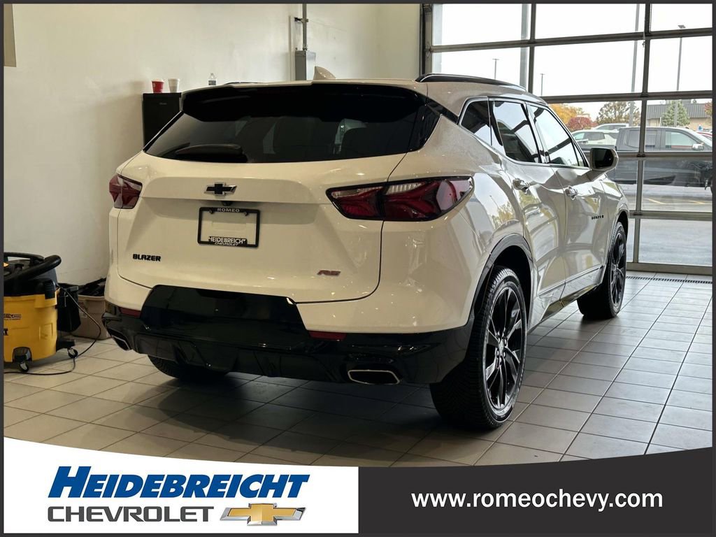 Certified 2019 Chevrolet Blazer RS w/ Sun and Wheels Package image 3