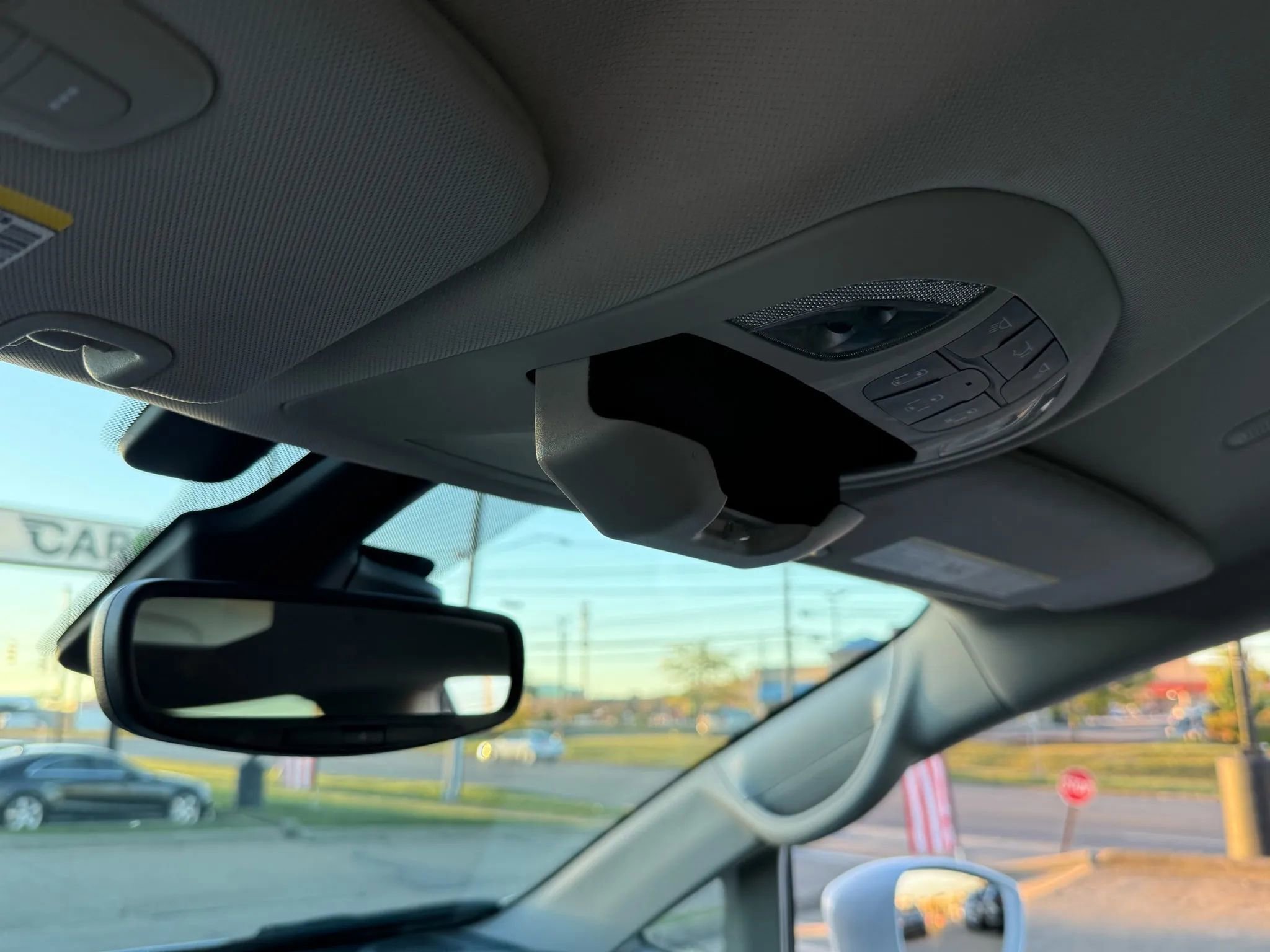 Used 2022 Chrysler Pacifica Touring-L image 51