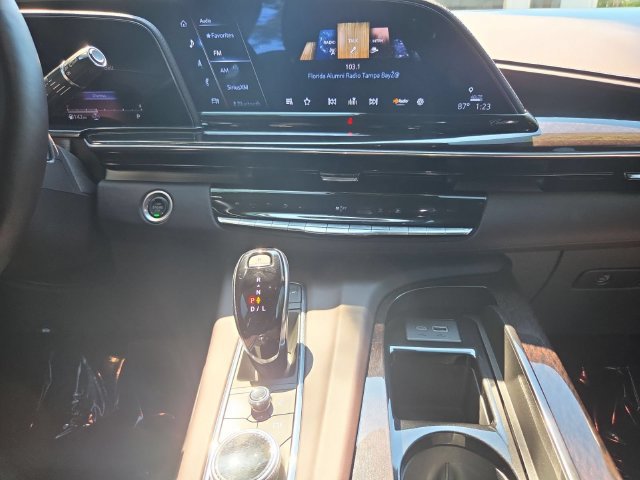 Certified 2024 Cadillac Escalade Premium Luxury Platinum AWD/4WD image 18