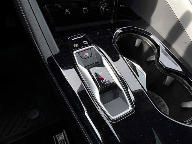 Used 2025 Audi Q5 Premium w/ Convenience Package AWD/4WD image 32