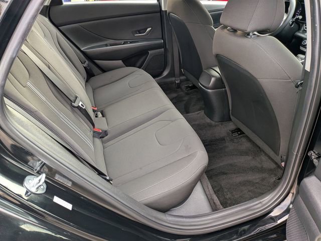 Used 2023 Hyundai Elantra SEL image 31