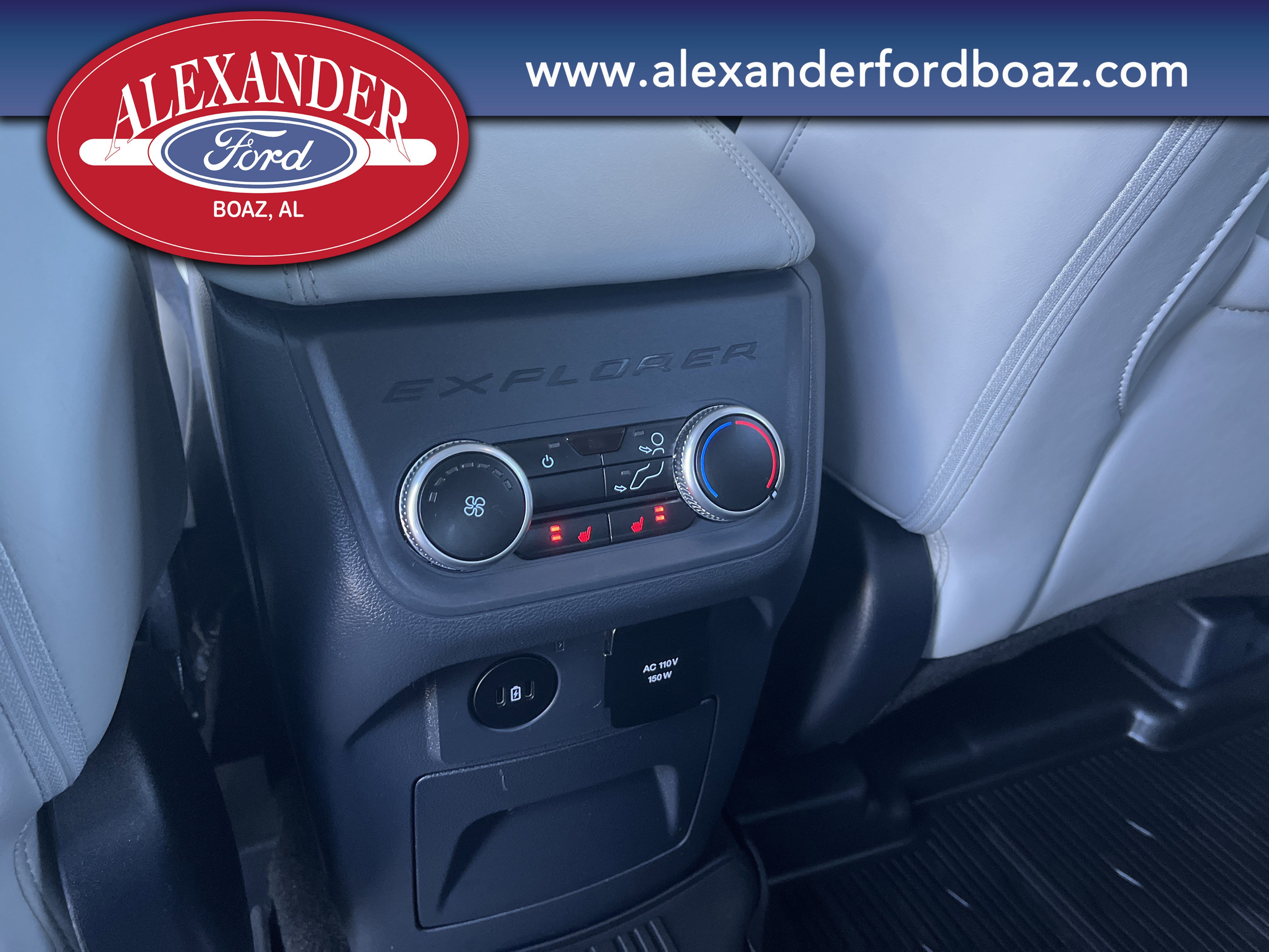 Used 2025 Ford Explorer Platinum w/ Ultimate Package RWD image 32