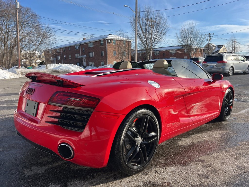 Used 2015 Audi R8 V8 w/ Extended Leather Package image 11