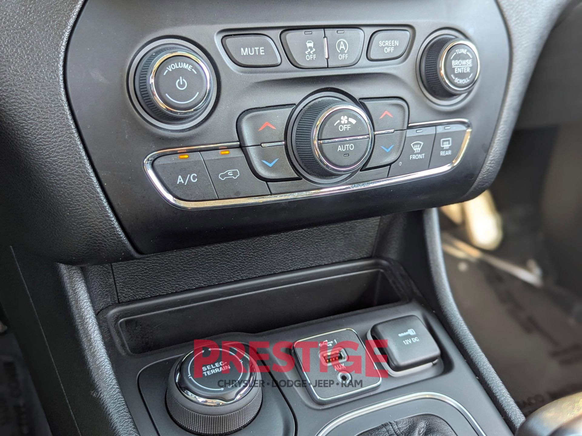 Used 2022 Jeep Cherokee Latitude Lux AWD/4WD image 22