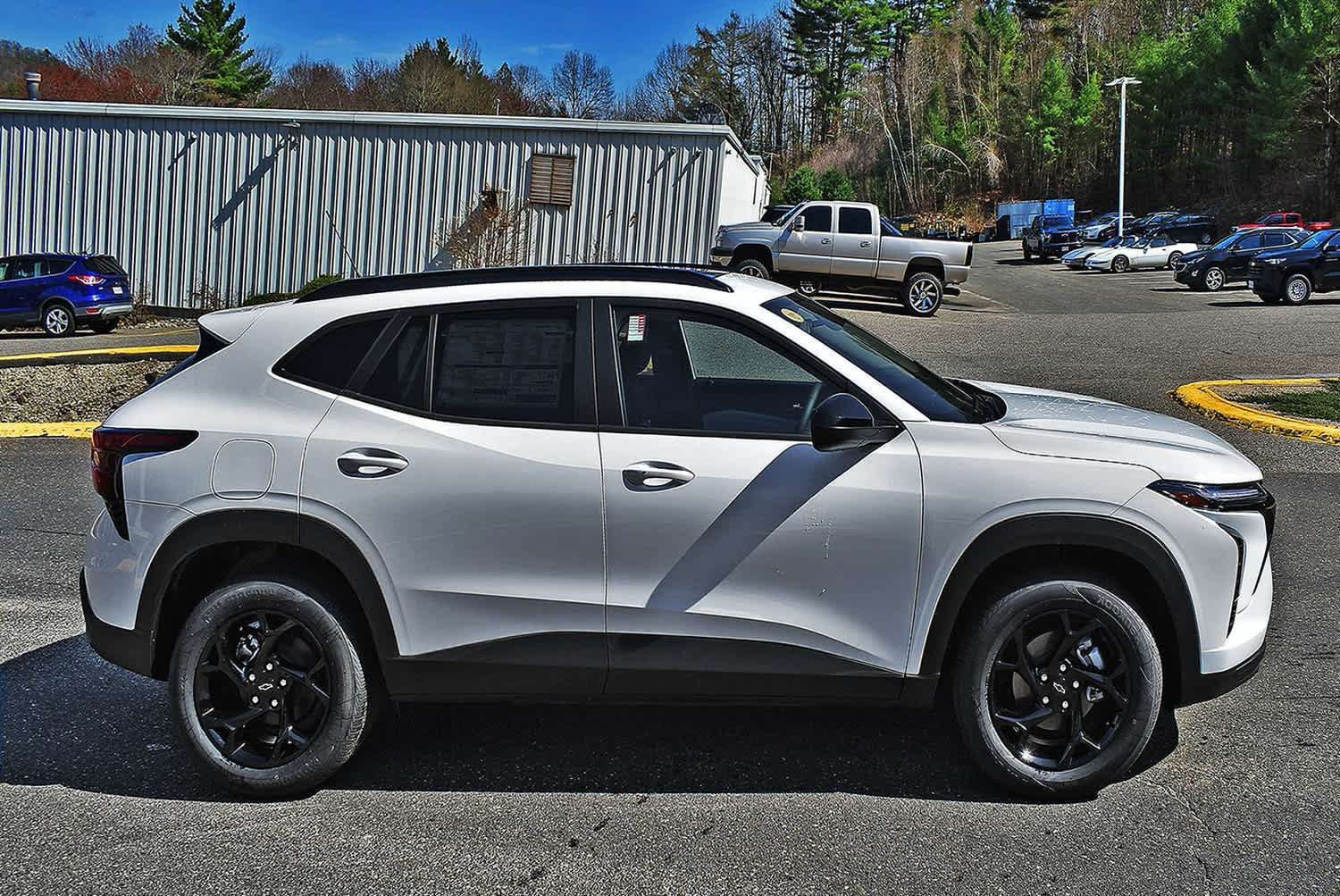 New 2026 Chevrolet Trax LT w/ Sunroof Package FWD image 5