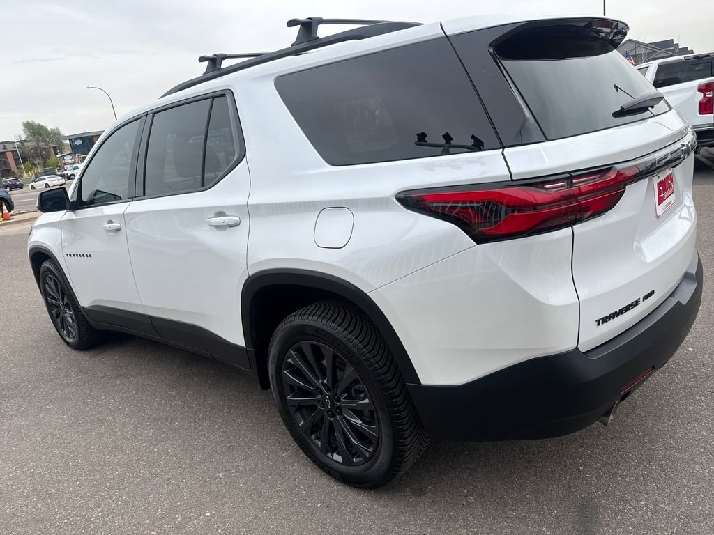 Used 2023 Chevrolet Traverse RS image 3