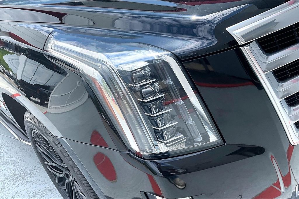 Used 2019 Cadillac Escalade Luxury image 32