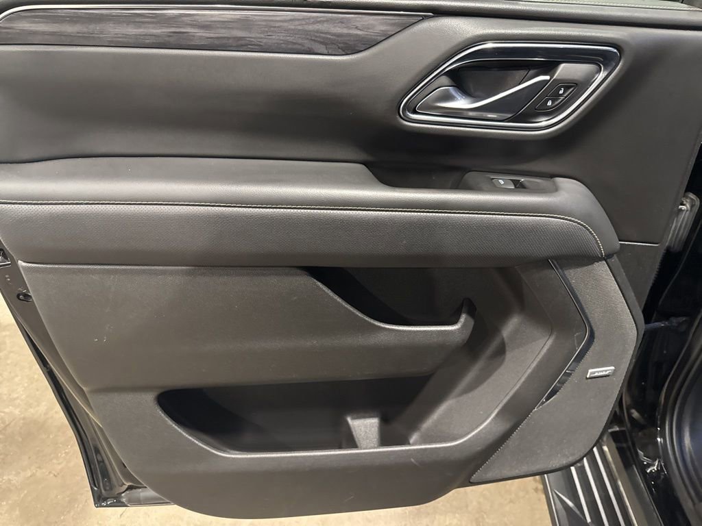 Used 2022 GMC Yukon XL SLT w/ SLT Luxury Package image 38