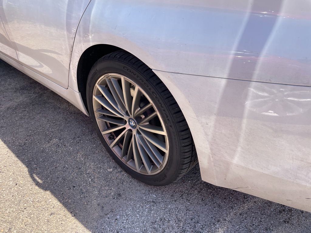 Used 2018 BMW 530e xDrive AWD/4WD image 3