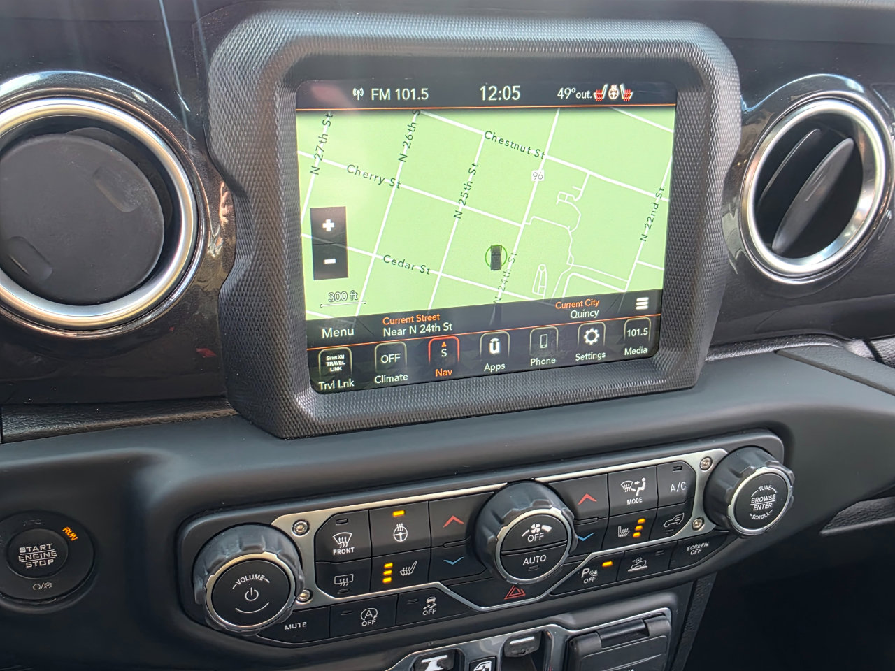 Used 2021 Jeep Wrangler Unlimited Sahara image 3