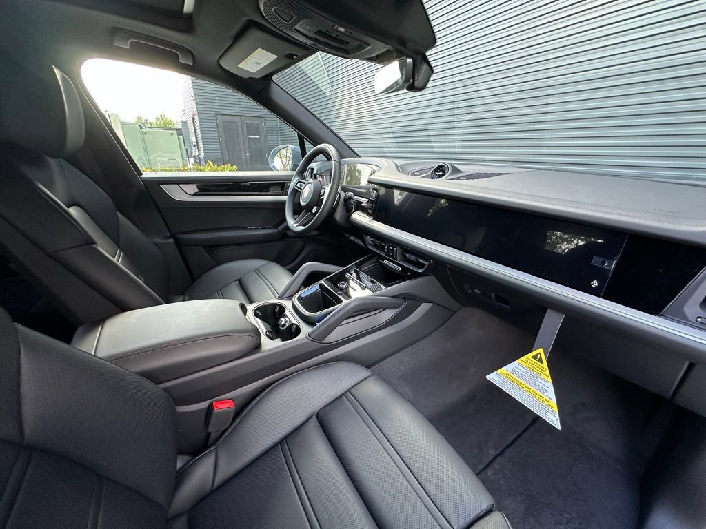 Used 2025 Porsche Cayenne S image 39