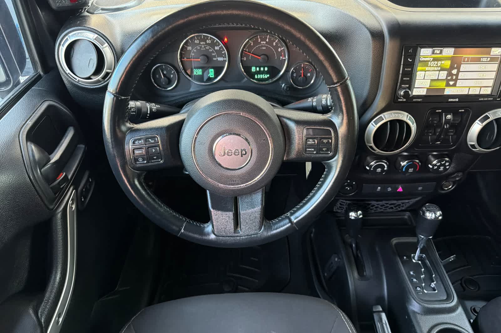 Used 2016 Jeep Wrangler Unlimited Sahara w/ Connectivity Group AWD/4WD image 16