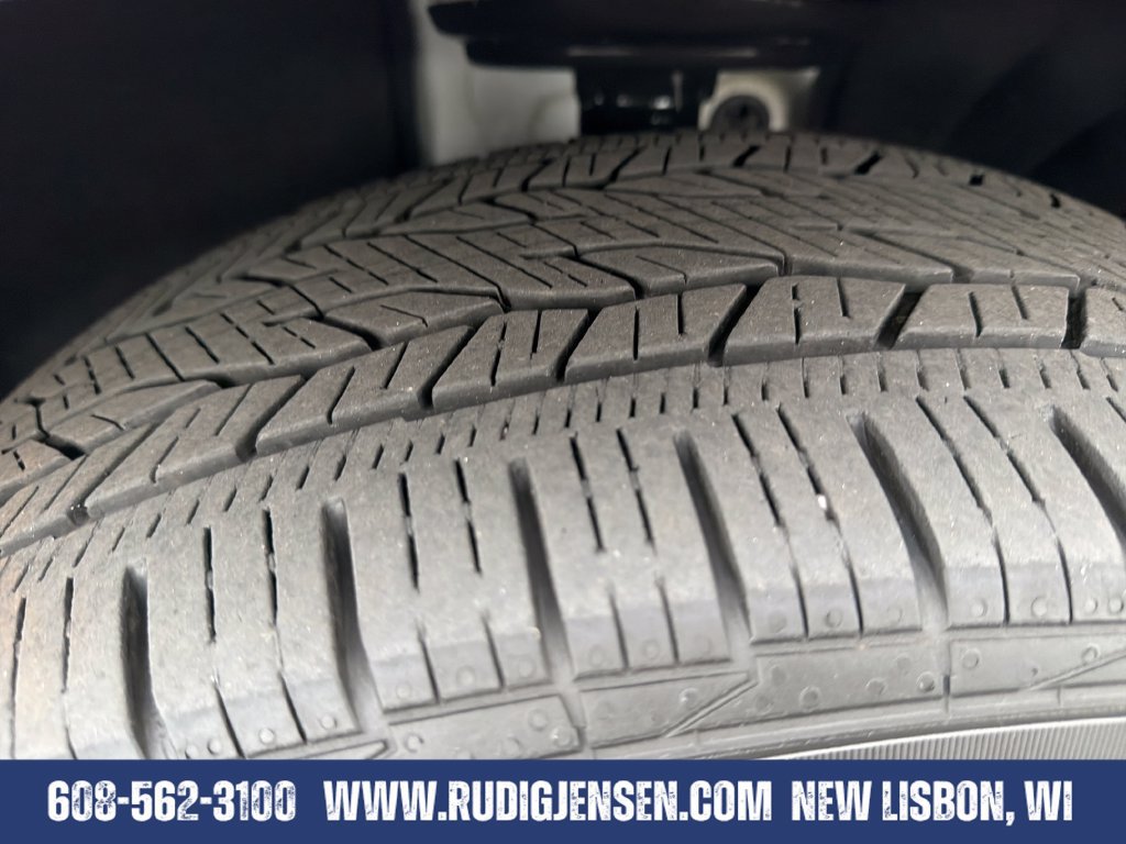 Used 2023 Chevrolet Traverse Premier AWD/4WD image 28