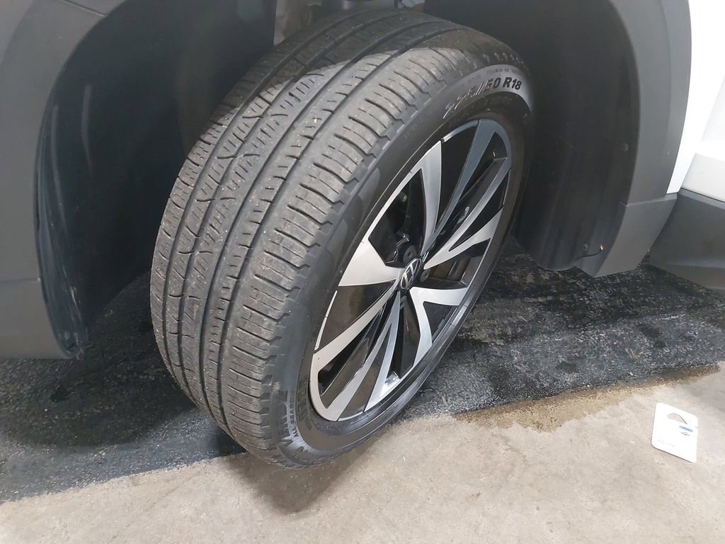 Used 2023 Volkswagen Taos SE w/ Panoramic Sunroof Package image 33