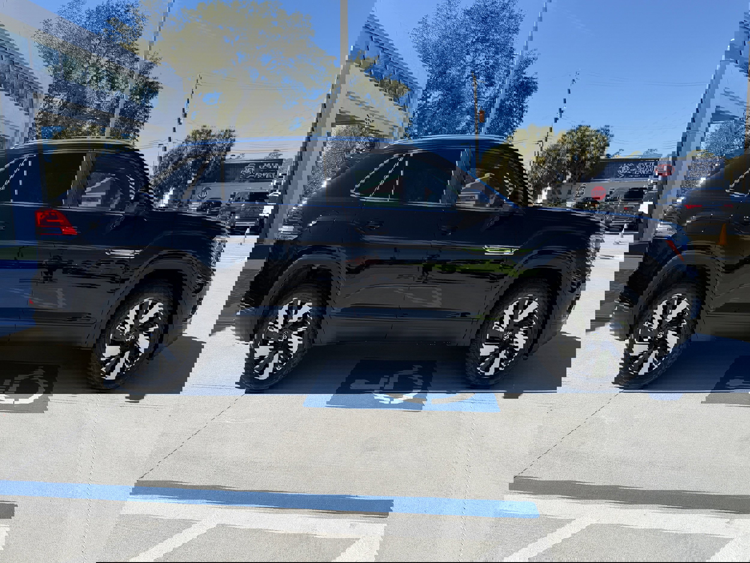 New 2026 Volkswagen Atlas Cross Sport SE image 2