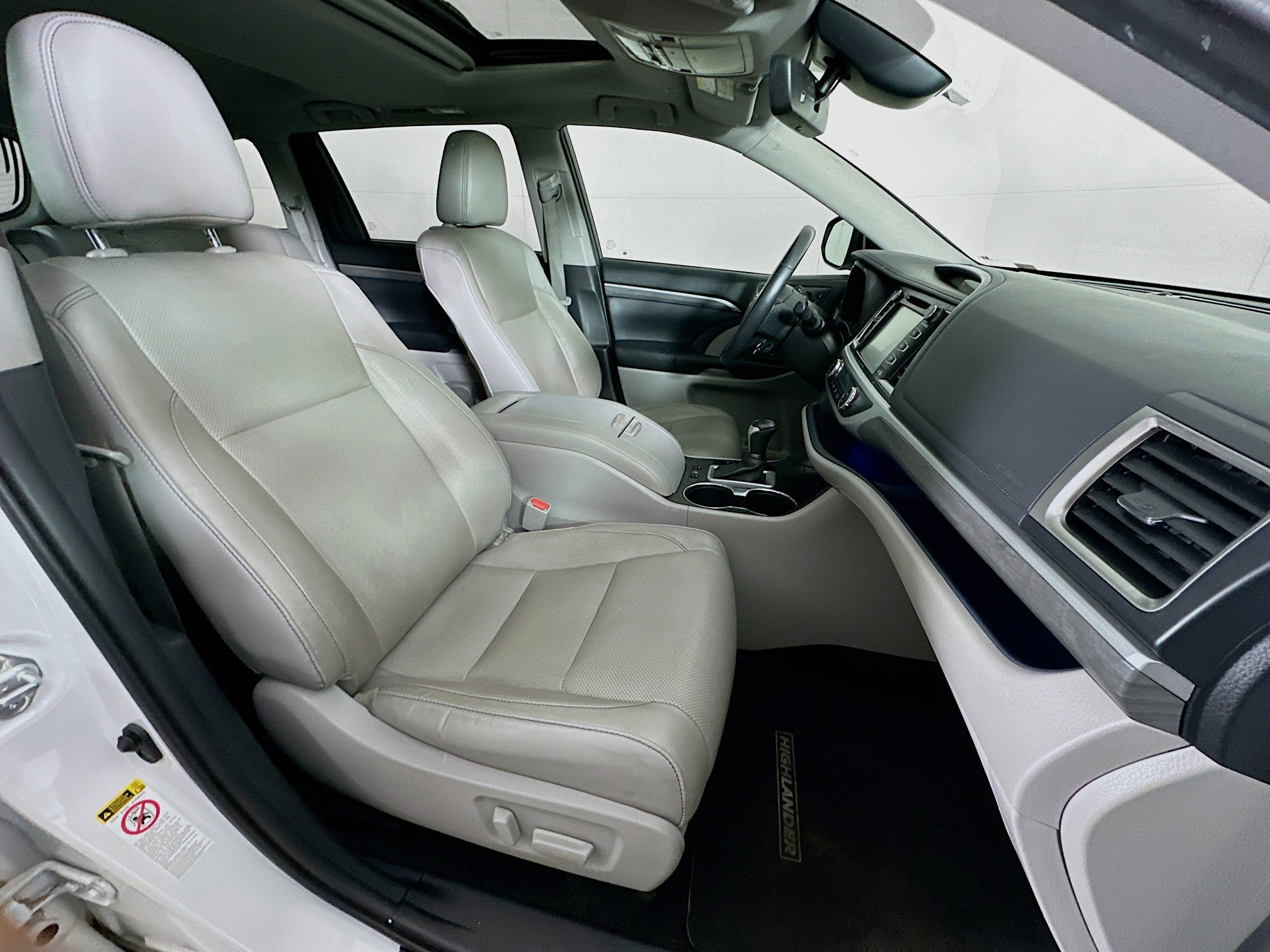 Used 2019 Toyota Highlander Limited FWD image 33
