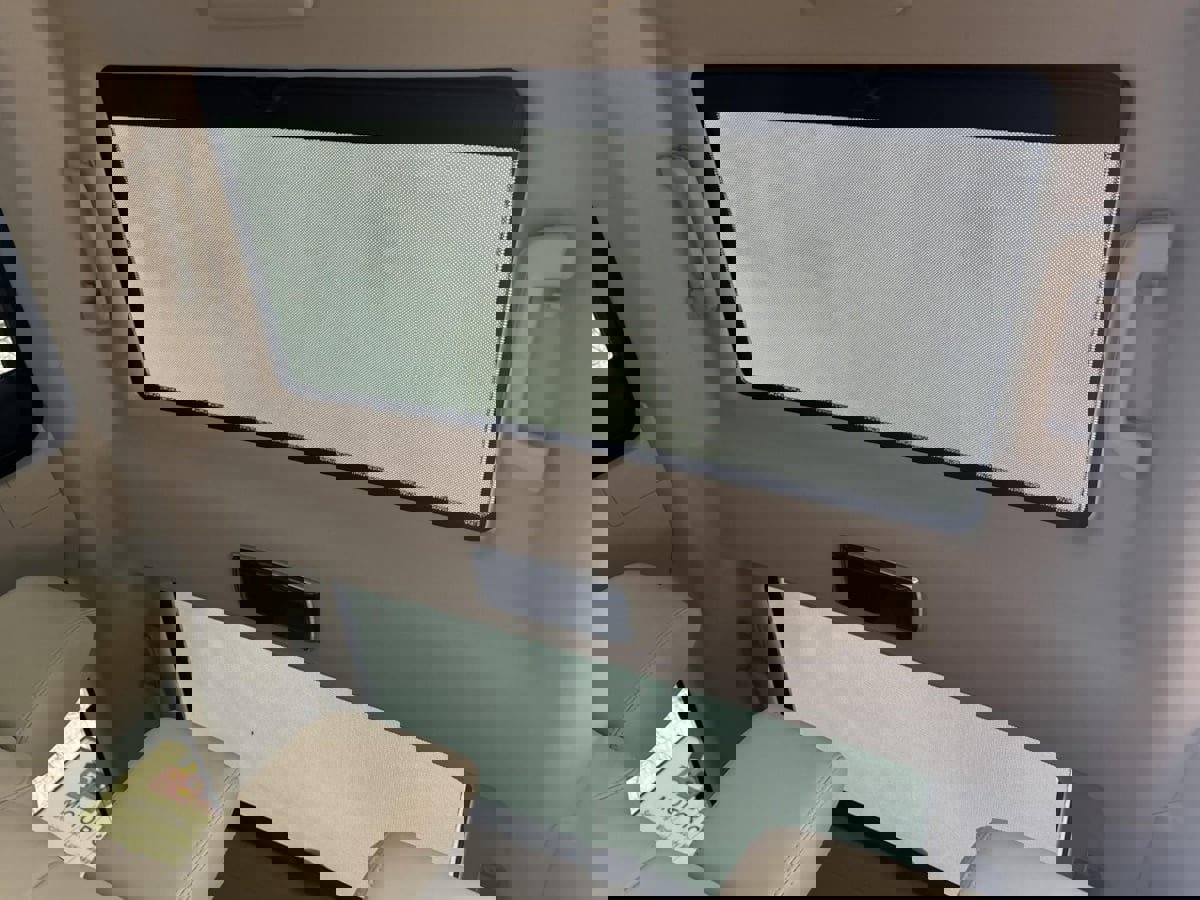 Used 2015 Land Rover LR4 HSE LUX image 32