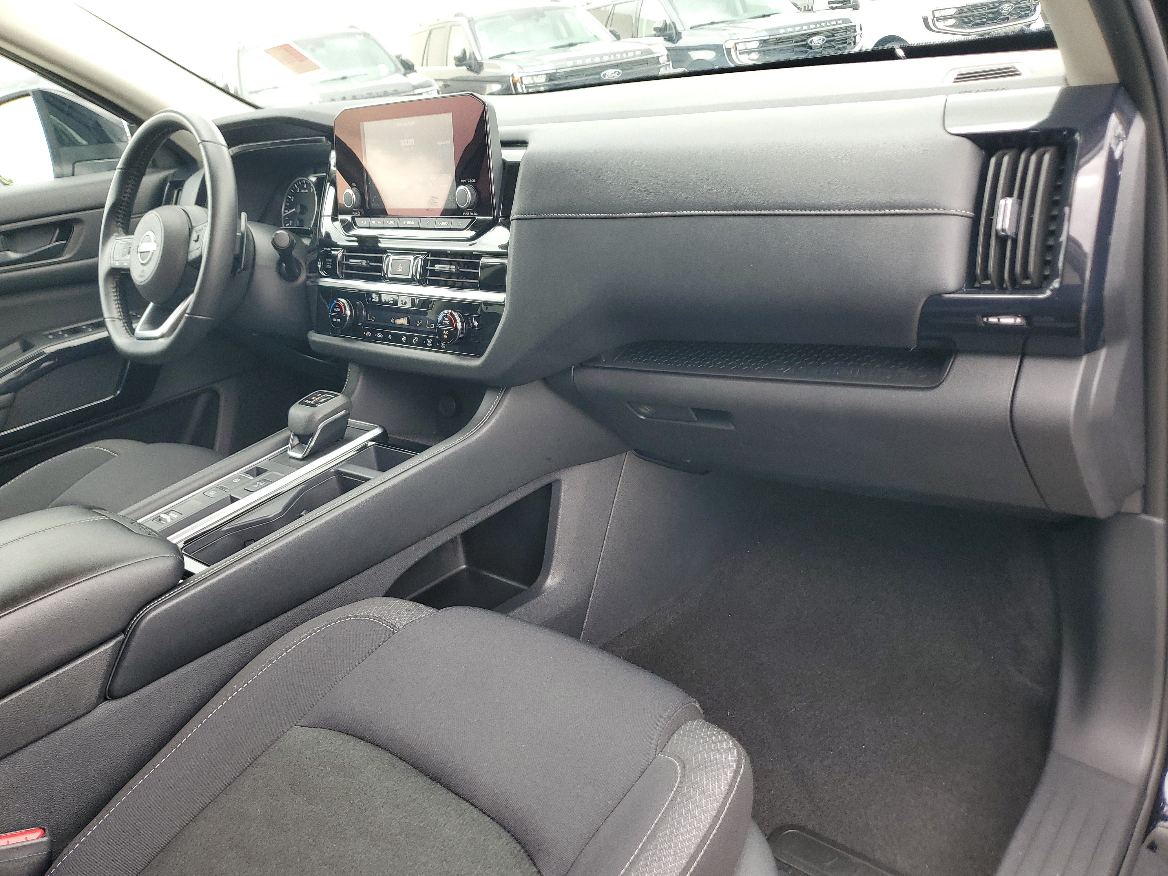 Certified 2025 Nissan Pathfinder SV w/ Black Appearance Package FWD image 19