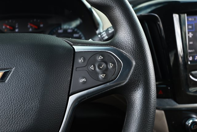 Used 2023 Chevrolet Traverse LS FWD image 13