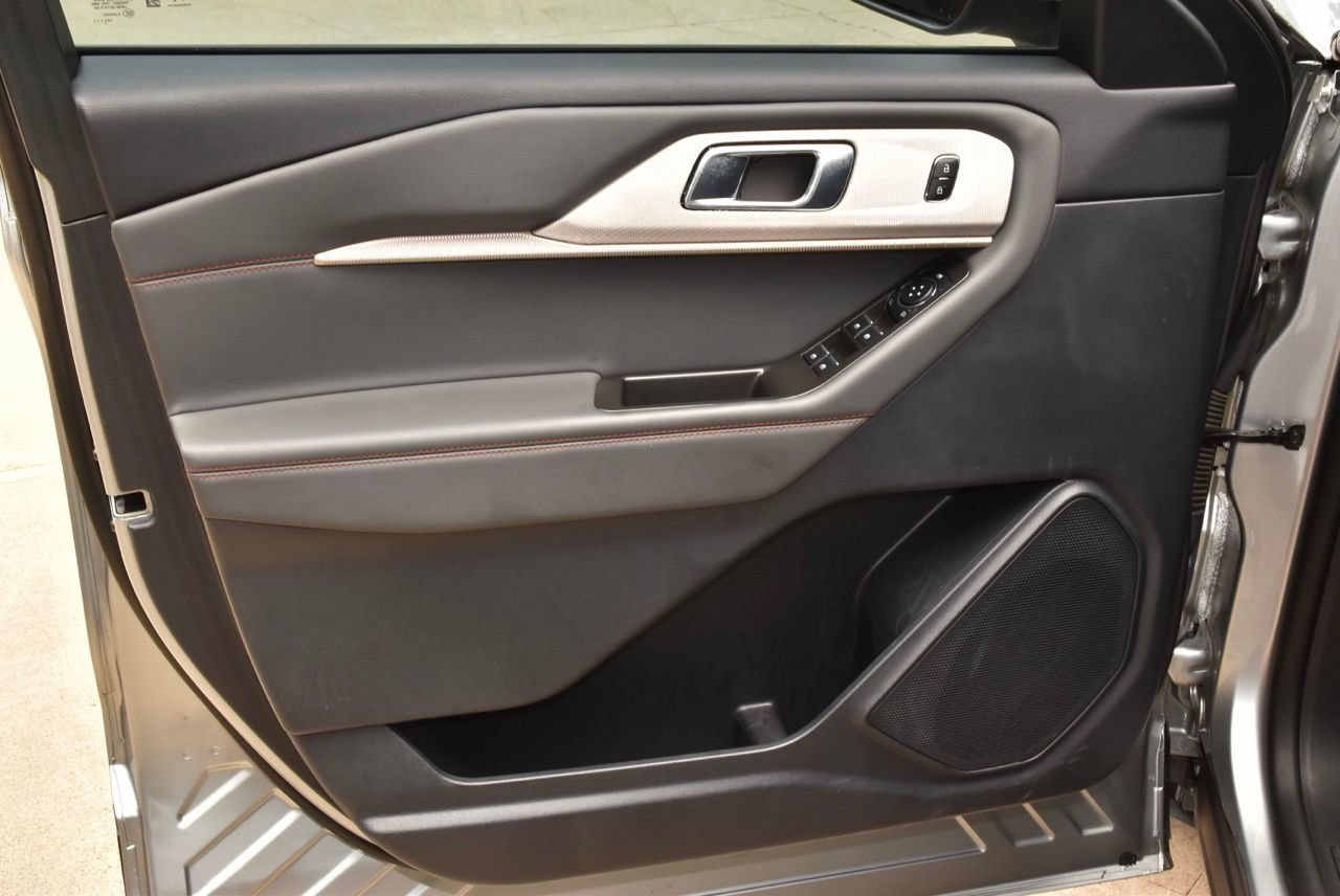 Certified 2025 Ford Explorer Active RWD image 35