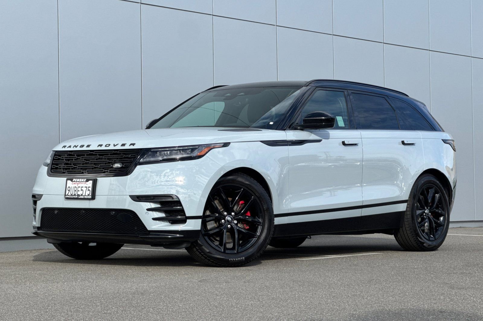 Used 2025 Land Rover Range Rover Velar Dynamic SE image 1