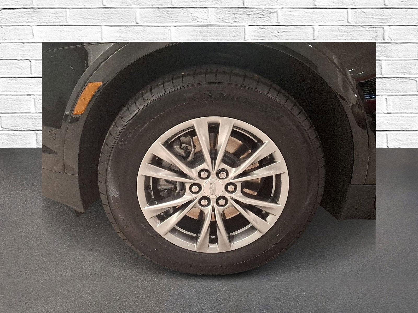 Certified 2023 Cadillac XT5 Premium Luxury w/ Technology Package AWD/4WD image 9