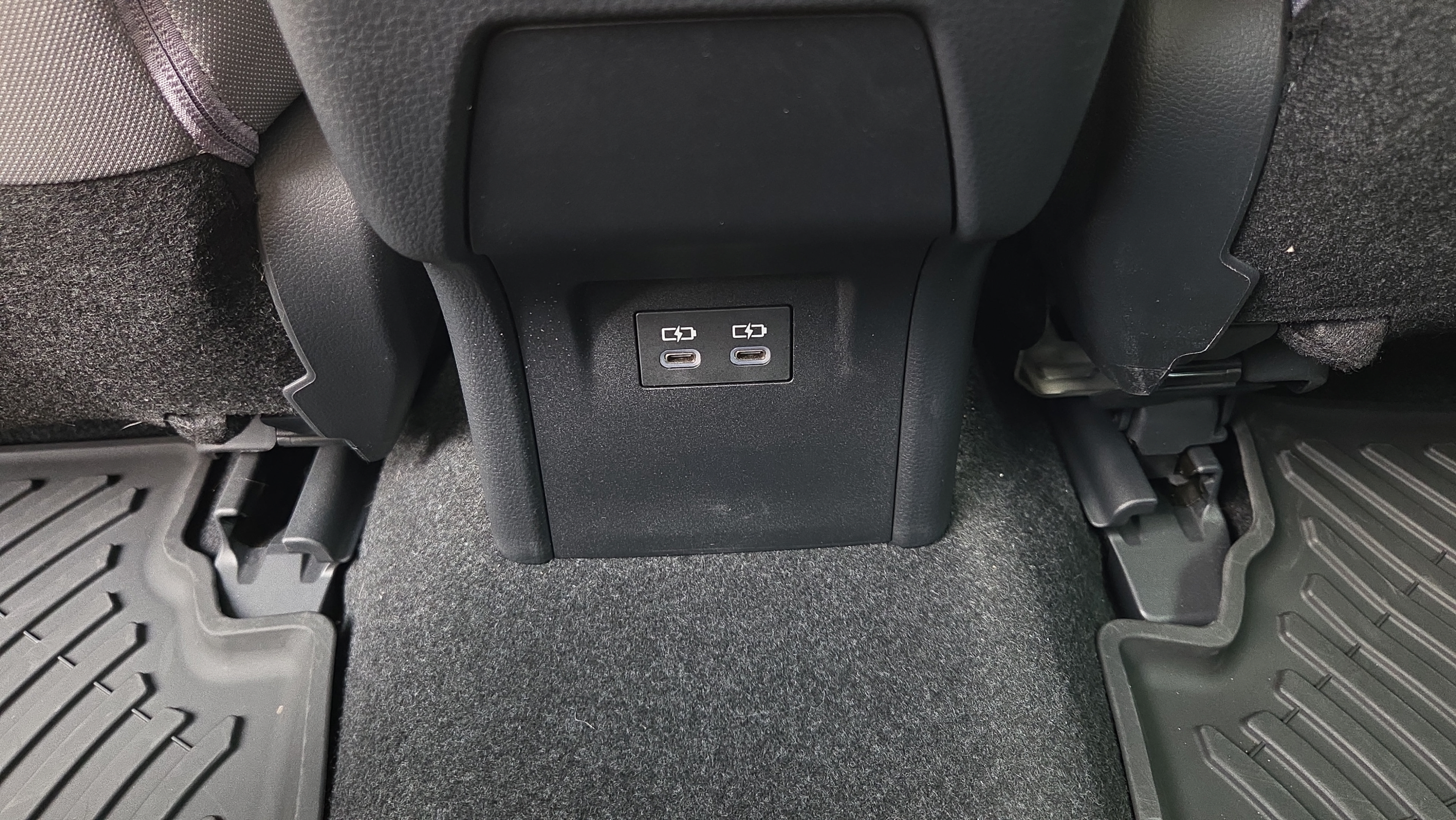 Certified 2025 Toyota Prius LE FWD image 12