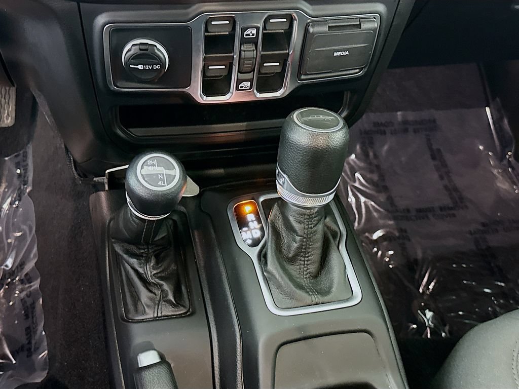 Used 2023 Jeep Gladiator Sport AWD/4WD image 11