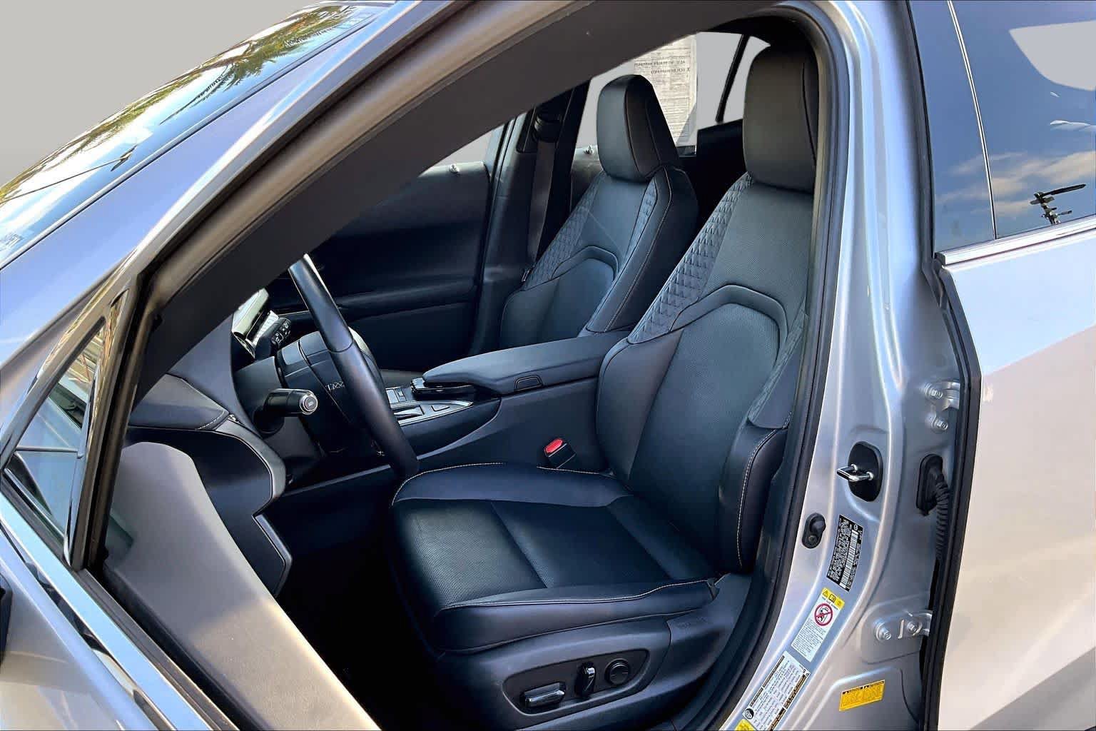 Used 2019 Lexus UX 200 w/ Premium Package FWD image 7