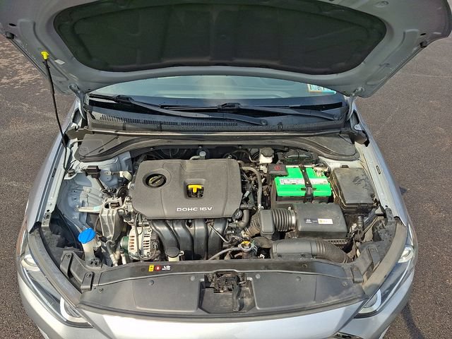 Used 2017 Hyundai Elantra Limited w/ Limited Tech Package 04 FWD image 29