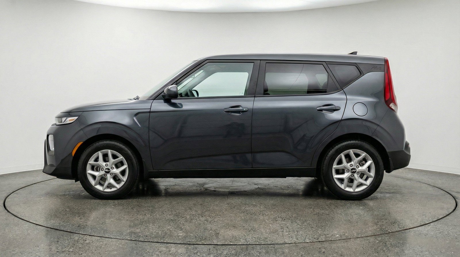 Used 2025 Kia Soul LX w/ LX Technology Package FWD image 5