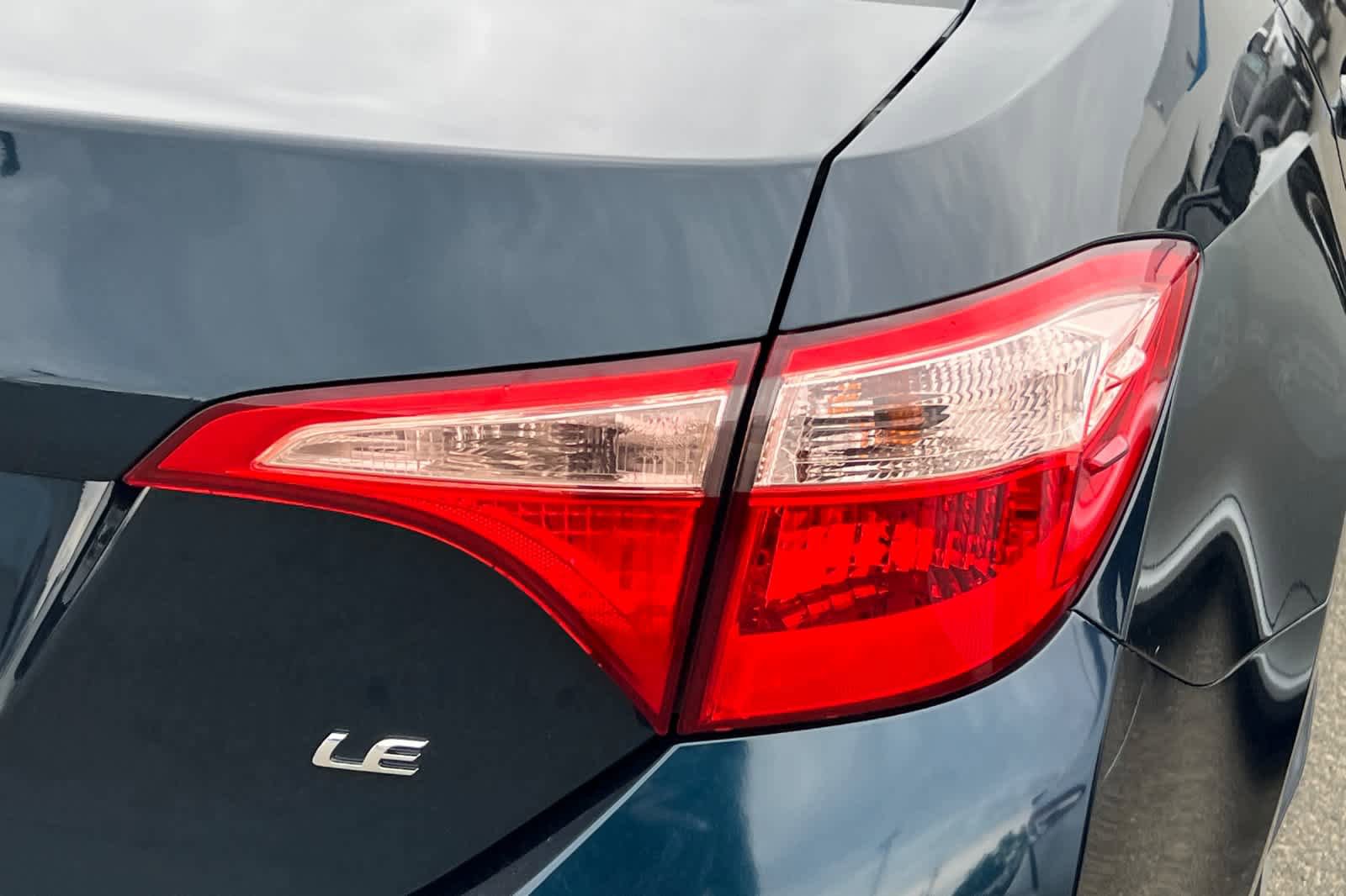 Used 2018 Toyota Corolla LE FWD image 18