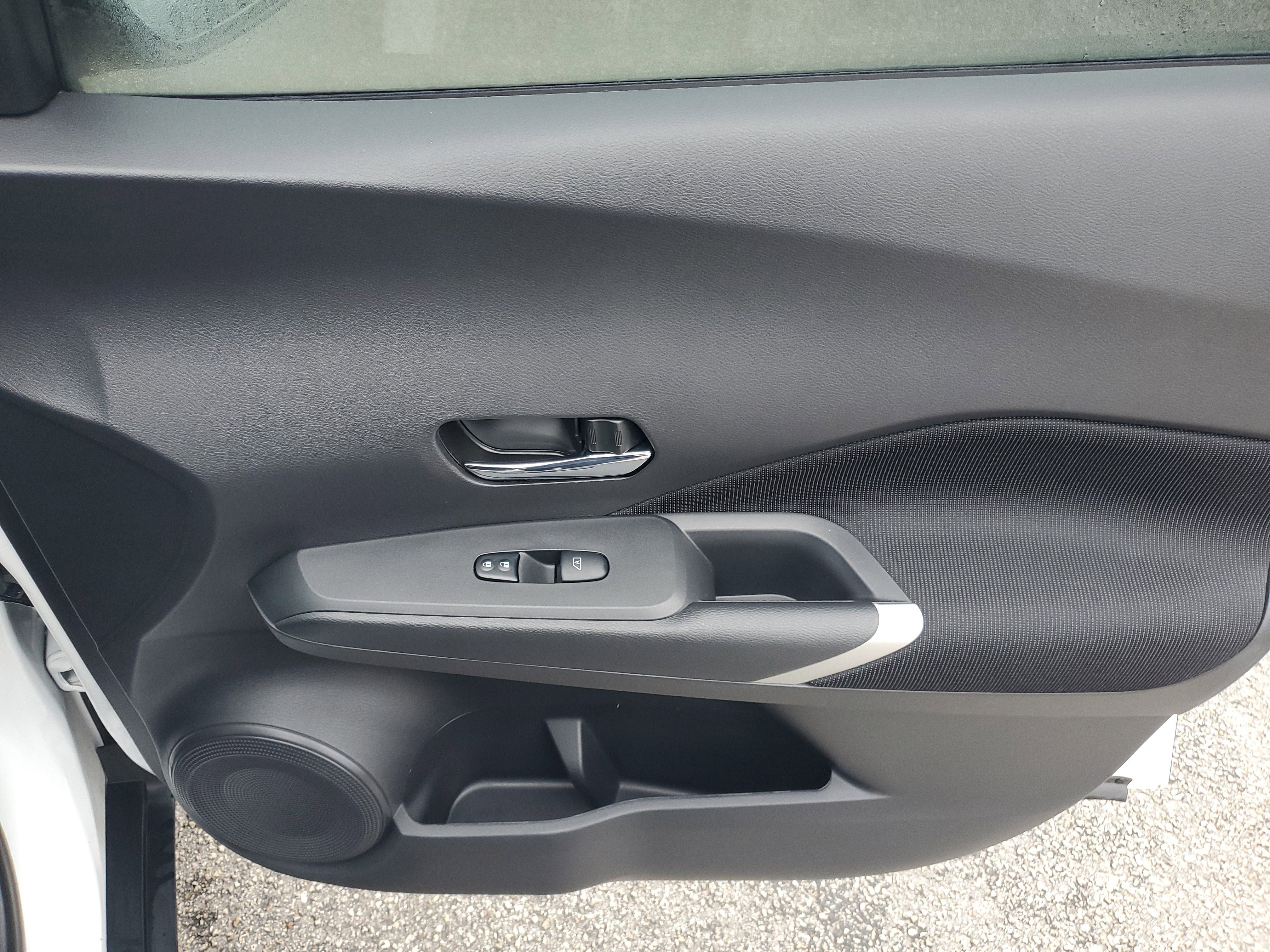 Used 2021 Nissan Kicks SV image 10