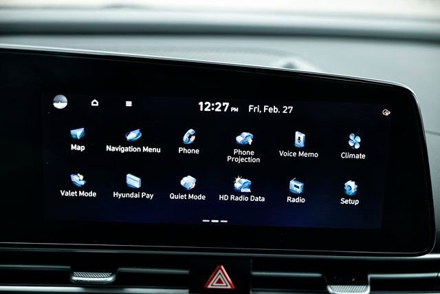 Used 2025 Hyundai Elantra SEL image 35