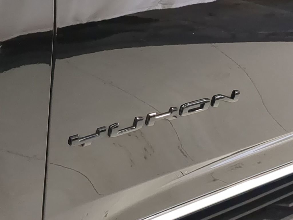 Used 2023 GMC Yukon XL SLT w/ SLT Premium Package image 13