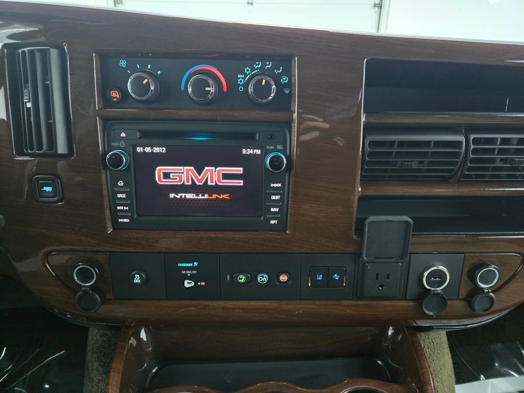 Used 2020 GMC Savana 2500 Extended w/ Enhanced Convenience Package image 30
