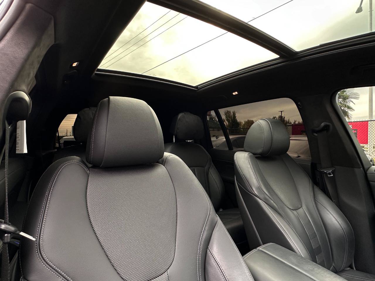 Used 2022 BMW X7 xDrive40i w/ M Sport Package AWD/4WD image 50