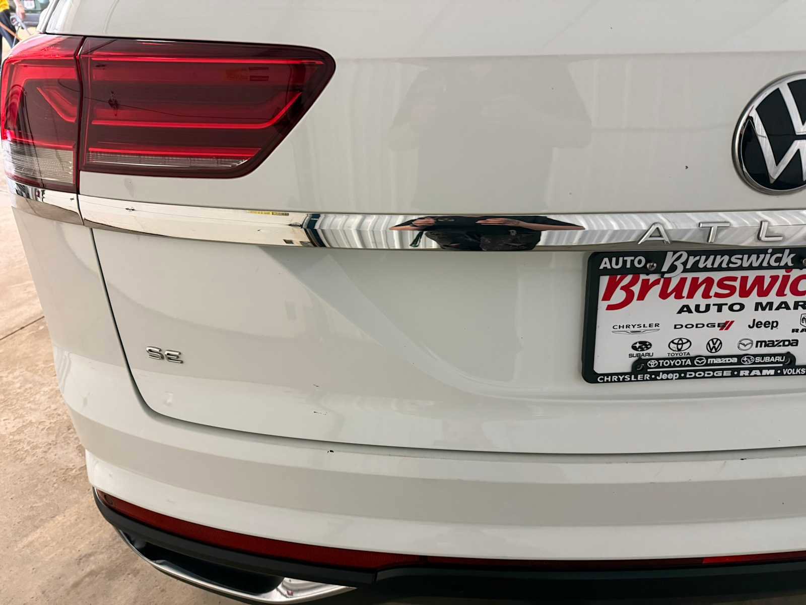 Certified 2020 Volkswagen Atlas Cross Sport SE w/ Panoramic Sunroof Package image 17