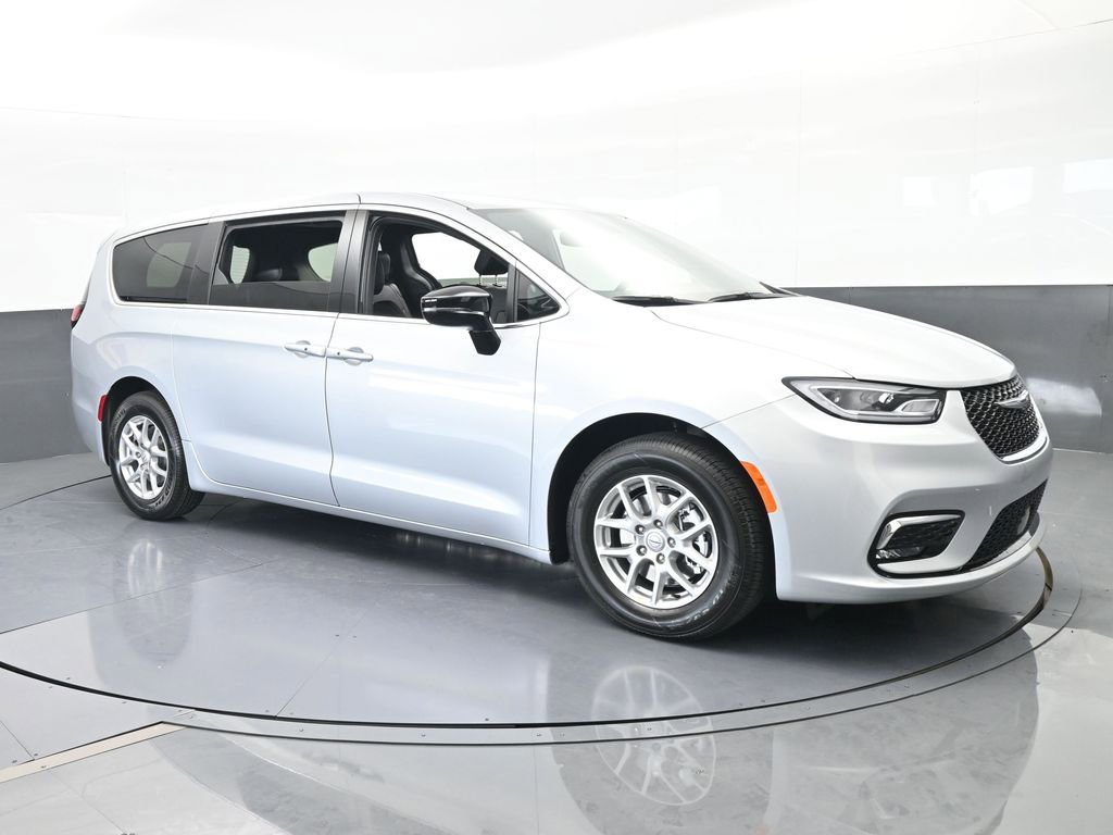 New 2026 Chrysler Pacifica Select image 8