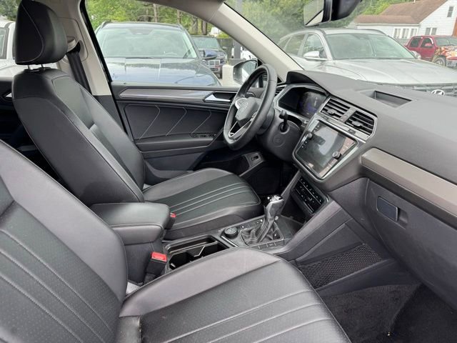Used 2022 Volkswagen Tiguan SE AWD/4WD image 9