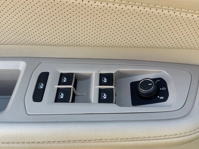 Used 2025 Volkswagen Atlas SE FWD image 9