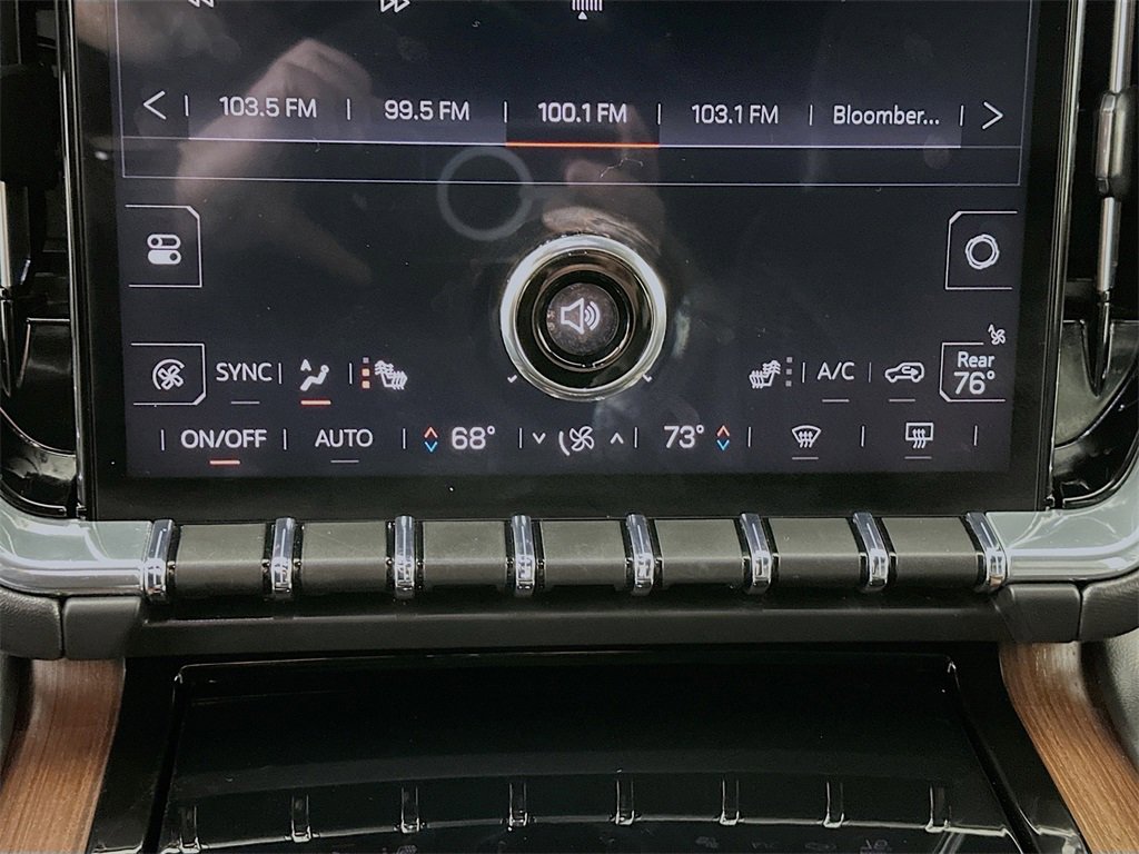 Used 2025 GMC Yukon XL Denali image 16