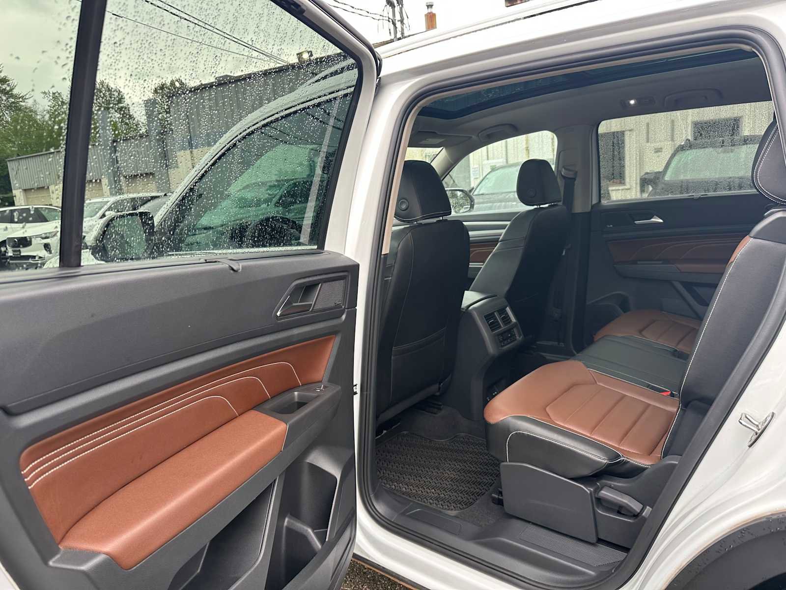 Used 2023 Volkswagen Atlas SEL Premium AWD/4WD image 16