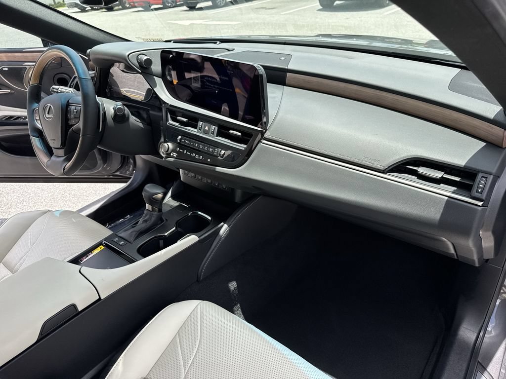 Used 2024 Lexus ES 300h Ultra Luxury w/ Accessory Package (Z2) FWD image 32