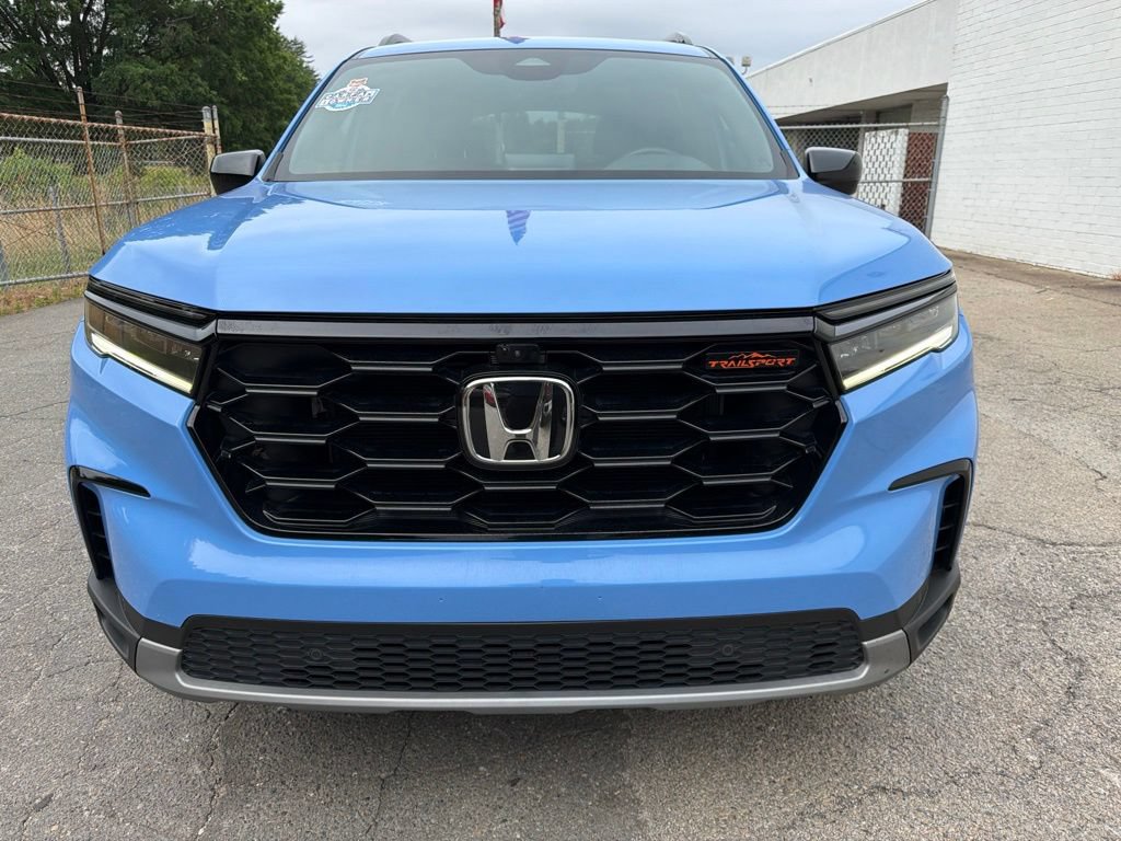 Used 2025 Honda Pilot TrailSport image 7