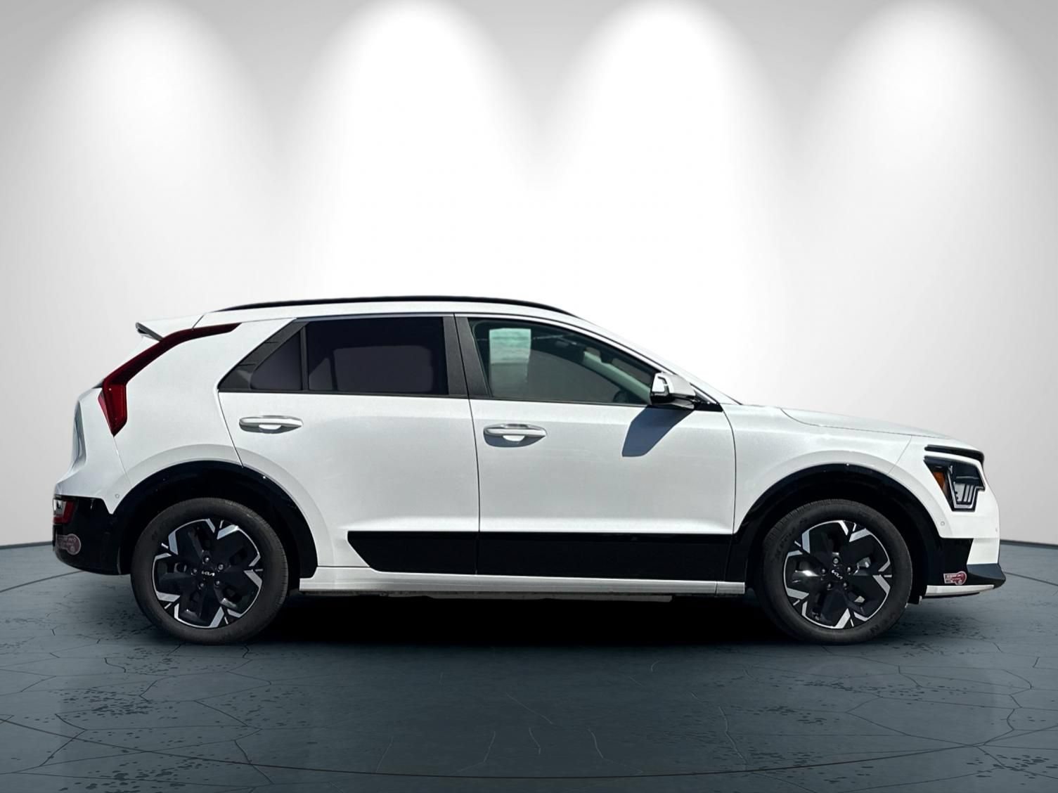 Used 2024 Kia Niro Wave FWD image 3