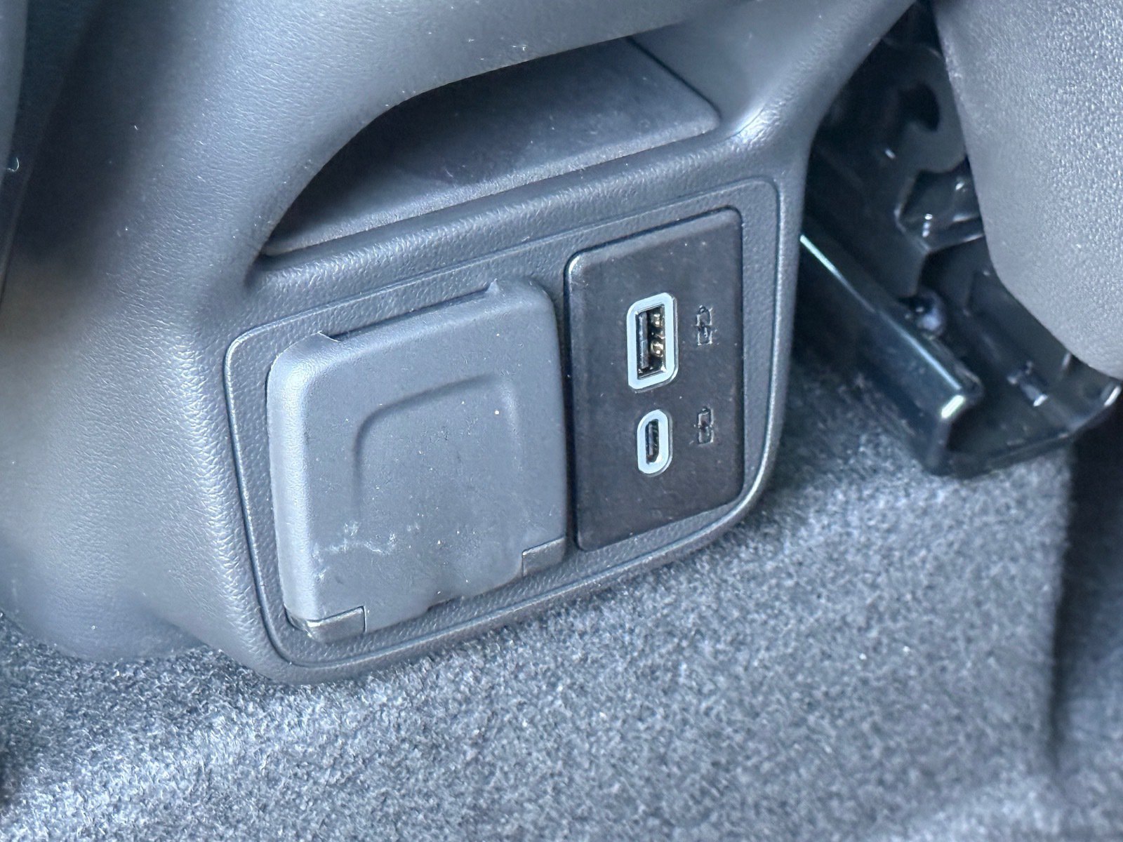 Used 2026 Buick Encore GX Avenir w/ Avenir Technology Package FWD image 26