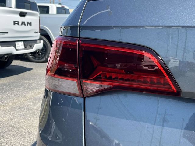 Used 2023 Volkswagen Taos SE w/ Panoramic Sunroof Package image 10