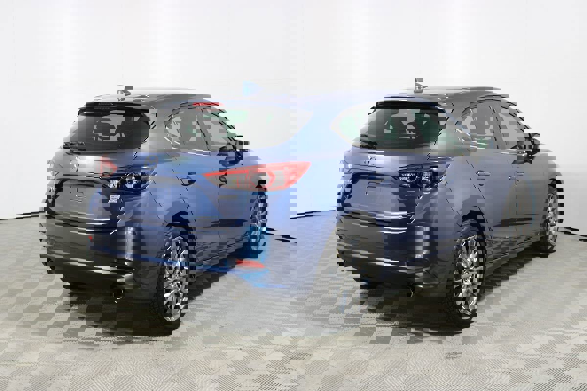 Used 2018 MAZDA MAZDA3 Grand Touring w/ Premium Equipment Package image 38